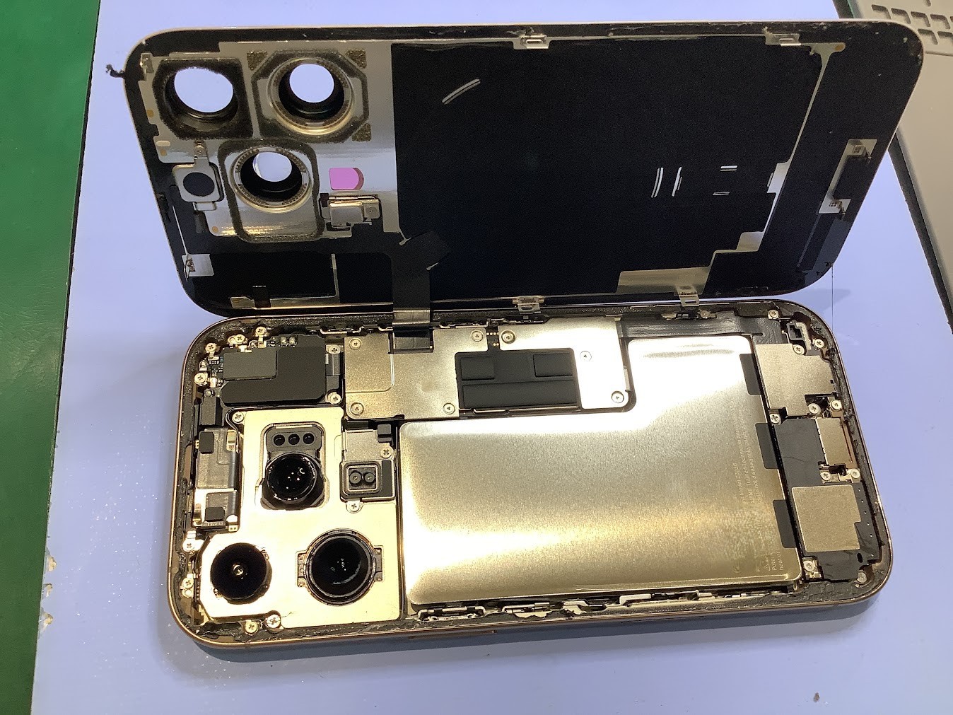 iPhone16Proのバッテリー交換ならデータをそのまま・最短即日修理のスマホ修理工房ラザウォーク甲斐双葉店へ
